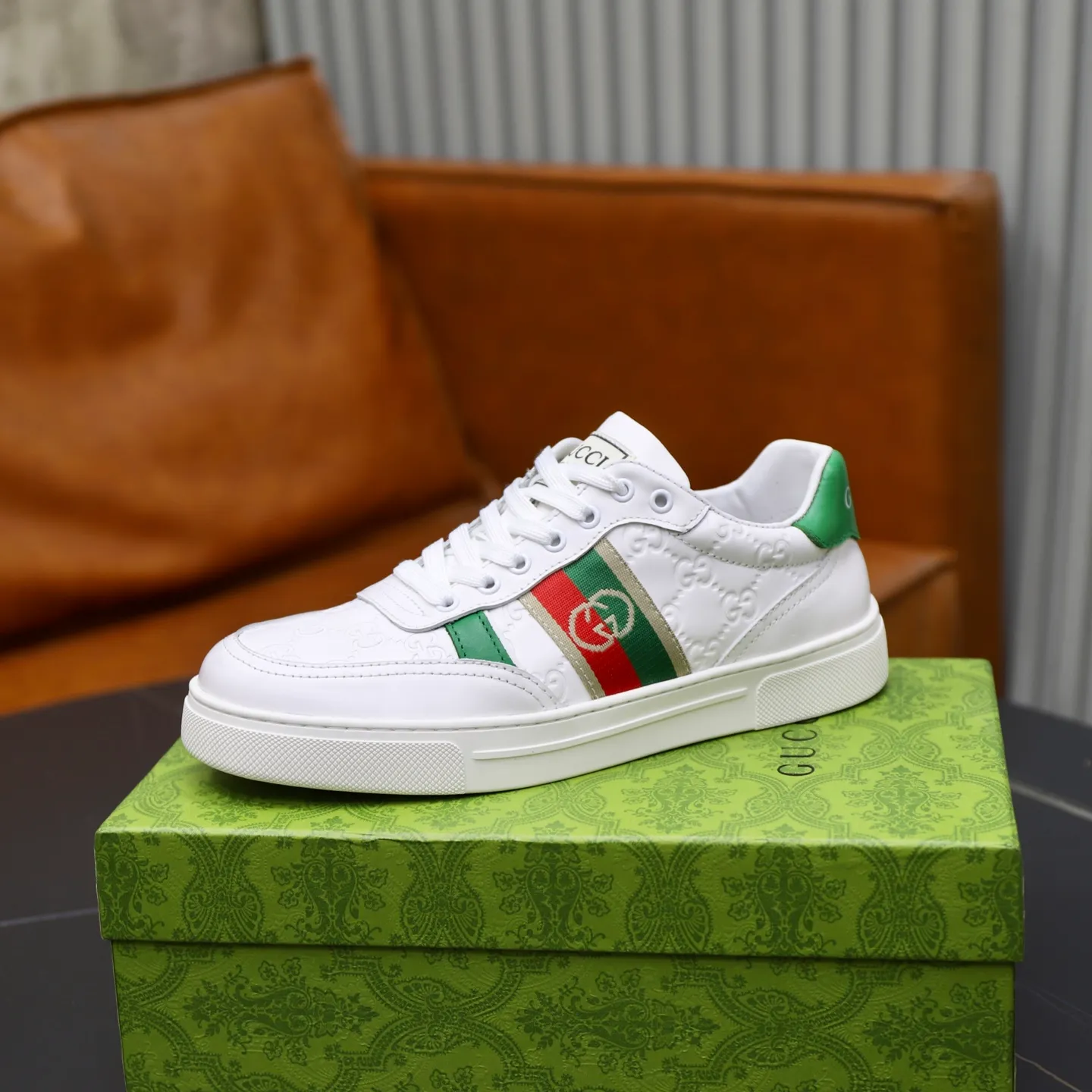Ex-factory price: 440💰🙅‍♂️🙅‍♂️🙅‍♂️ Brand: GUCCI Standard code: 38-44 (45 customized) Grade: Same as the official website Material: Original leather splicing Comfortable and breathable sheepskin lining Original wear-resistant outsole Style category: Men's fashionable casual shoes Running sneakers Distinguished luxury brand elements Top luxury Color: actual picture color